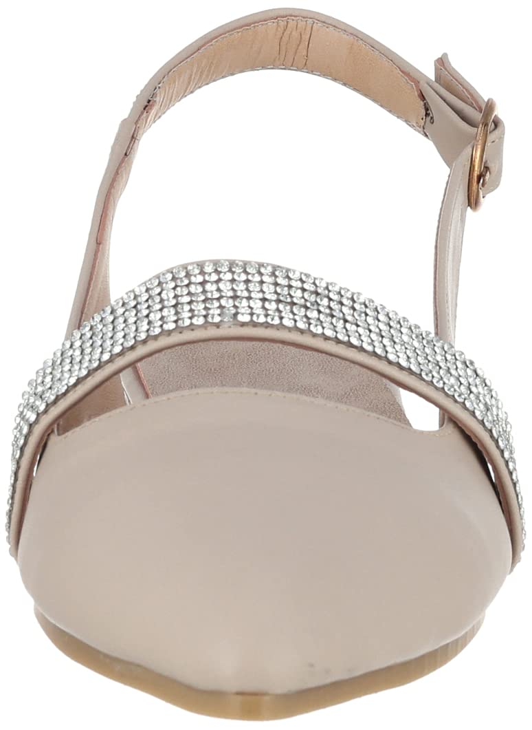 أحذية SWAY للنساء تجمع بين الأناقة والراحة والمرونة للاستخدام اليومي. تحتوي على نعل مبطن وناعم يوفر دعمًا وراحة طوال اليوم.