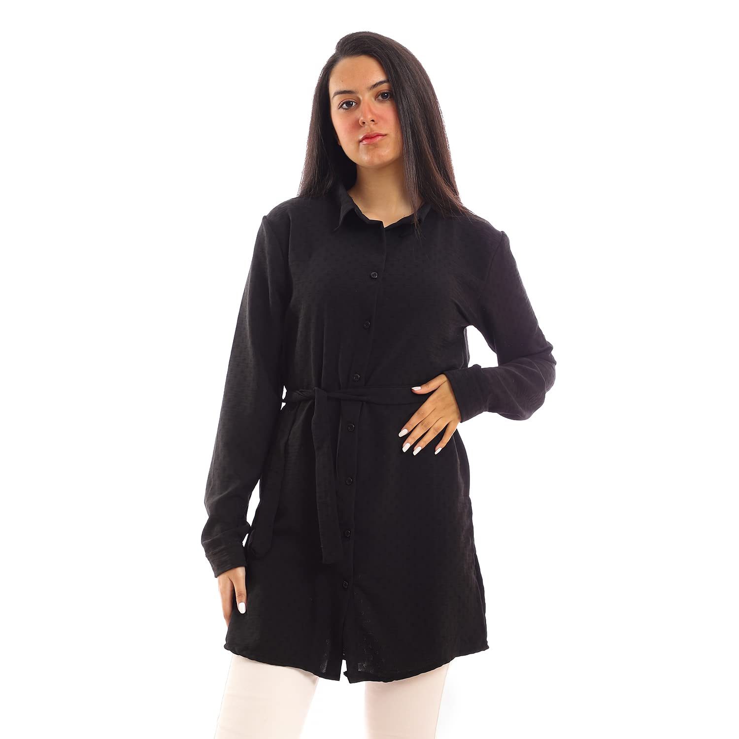 بلوزات أندورا للنساء مصنوعة من خامات ناعمة وخفيفة تسمح بتهوية الجسم مريحة وتمنح مظهراً أنثوياً جميلاً