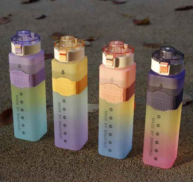  زجاجة مياه مربعة للياقة البدنية وصالة الألعاب الرياضية، مع ماصة وحزام كتف للمدرسة، منتفخة لطيفة للتخييم والسفر ملصق (برتقالي وأرجواني