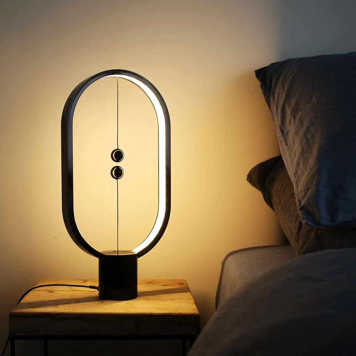 Heng Ellipse Plastic USB-C Balance Lamp, Black
