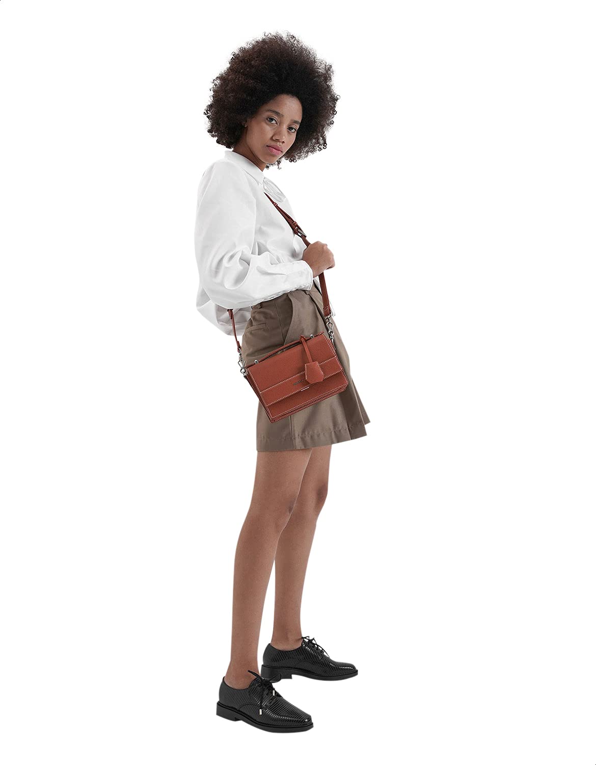 أحذية تشارلز آند كيث للنساء بين الأناقة والراحة، بتصميم عصري يناسب الإطلالات اليومية والرسمية على حد سواء. صُنعت من مواد عالية الجودة لضمان المتانة والملاءمة المثالية للقدم