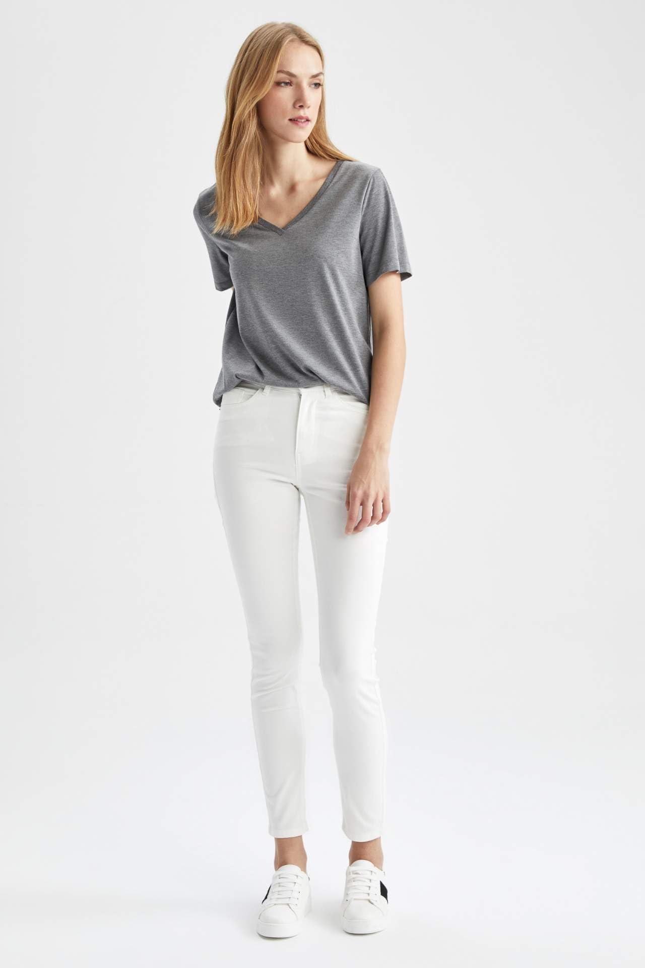 DeFacto Glittery Scoop V-Neck Short Sleeve Basic T-Shirts for Women - Safqqa Egypt