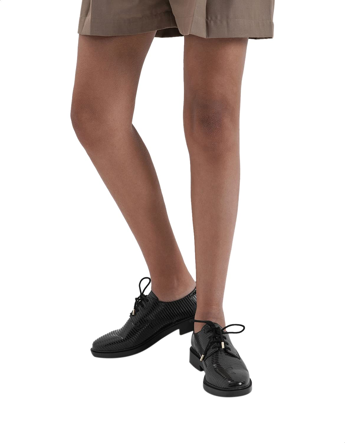 أحذية تشارلز آند كيث للنساء بين الأناقة والراحة، بتصميم عصري يناسب الإطلالات اليومية والرسمية على حد سواء. صُنعت من مواد عالية الجودة لضمان المتانة والملاءمة المثالية للقدم