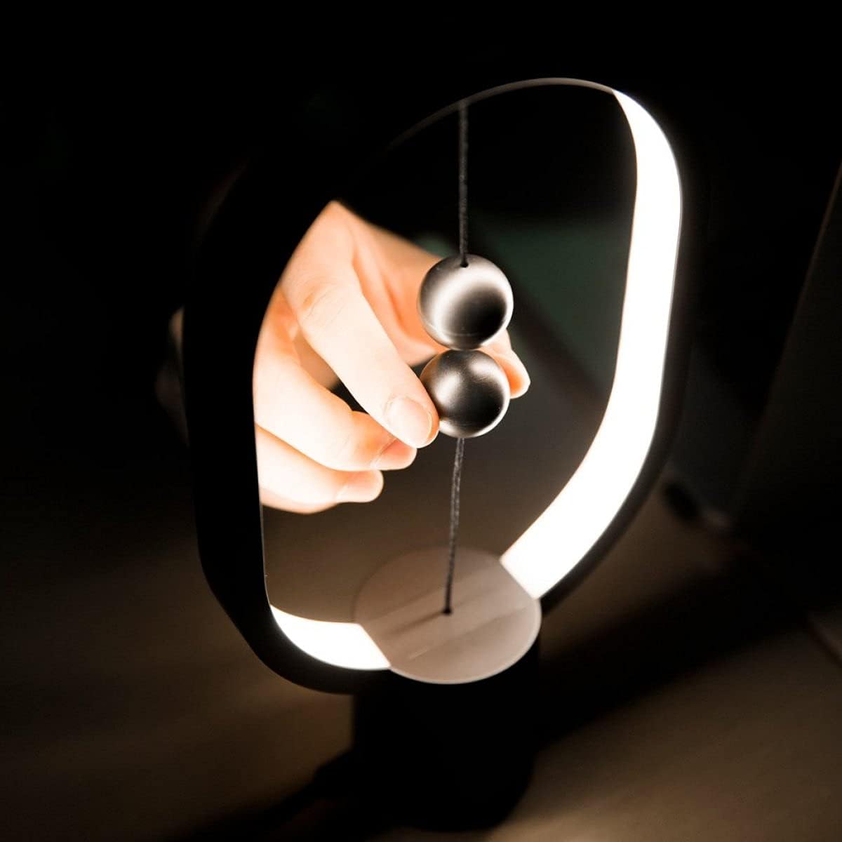 Heng Ellipse Plastic USB-C Balance Lamp, Black