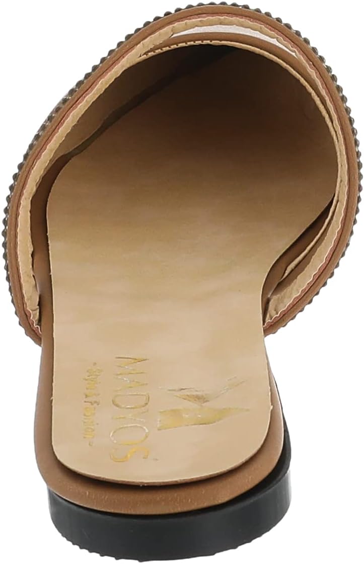 شبشب نسائي من ماديوس مصمم لتوفير الراحة وسهولة الاستخدام اليومي. مصنوع من خامات خفيفة وناعمة تمنح ارتداءً مريحاً وسهلاً مع تصميم سهل الارتداء بدون عناء.