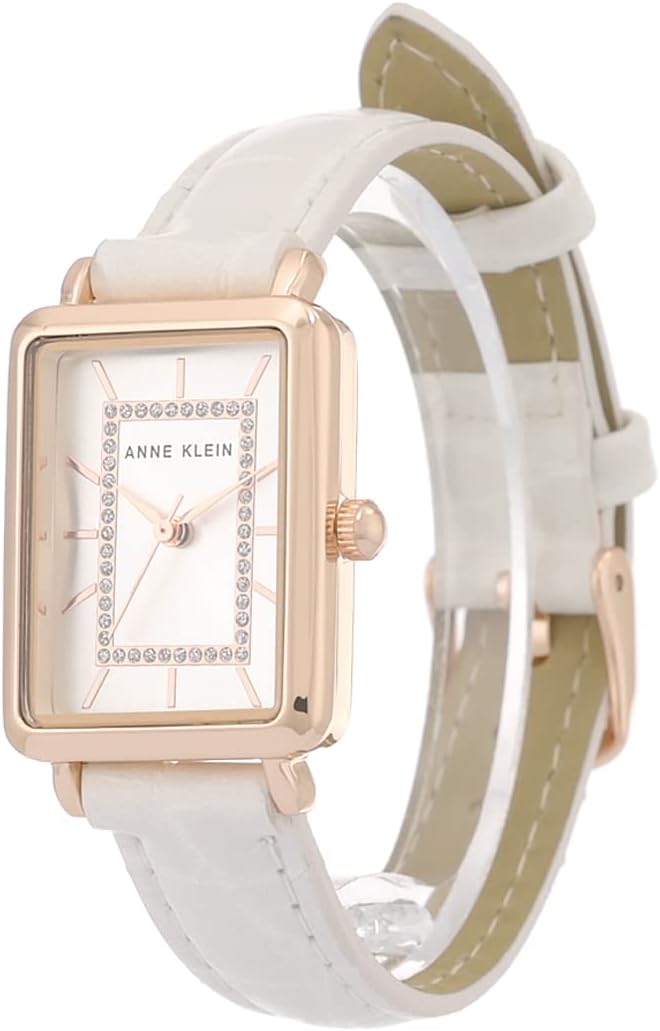 ساعة آن كلاين للنساء مزيجًا رائعًا من الأناقة والرقي، صُممت للمرأة العصرية التي تقدر الأسلوب الكلاسيكي الفاخر. مصنوعة من خامات عالية الجودة وتتميز بقرص دائري أنيق مع تفاصيل راقية 