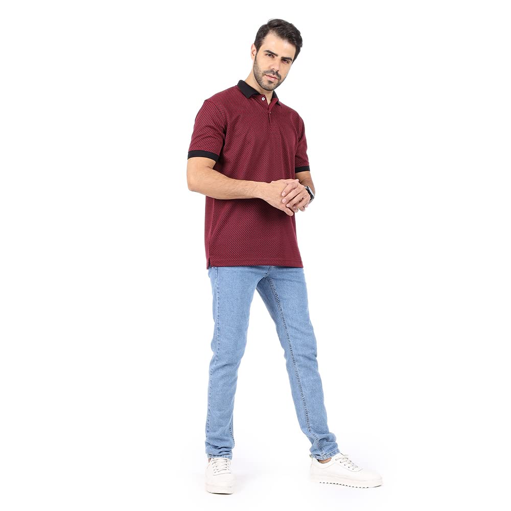 بولو FIRE WOOD المطبوع بالكامل بنقشة الزجزاج للرجال يضيف لمسة عصرية ومميزة على التصميم الكلاسيكي للبولو. يتميز بطباعة جريئة تغطي القميص بالكامل، – Safqqa Egypt