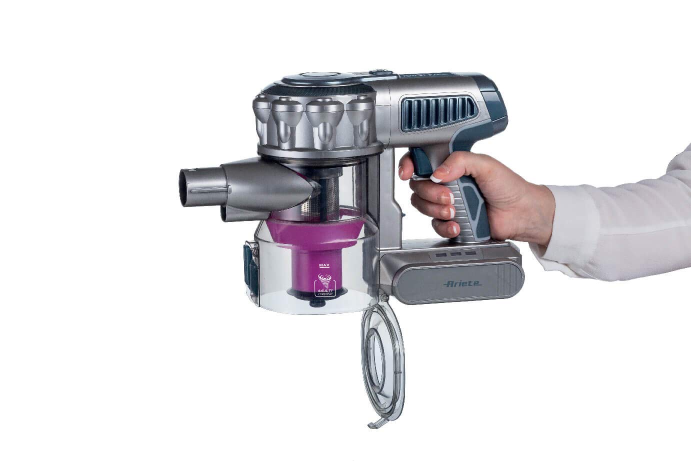 مكنسة كهربائية عمودية Ariete 2758 باللون الأحمر، بقدرة 200 واط وسعة 1 لتر، تتميز بتصميم عملي وقوة شفط ممتازة تناسب التنظيف اليومي للمنازل. قد تحتوي على خدوش بسيطة لا تؤثر على الأداء أو الكفاءة.