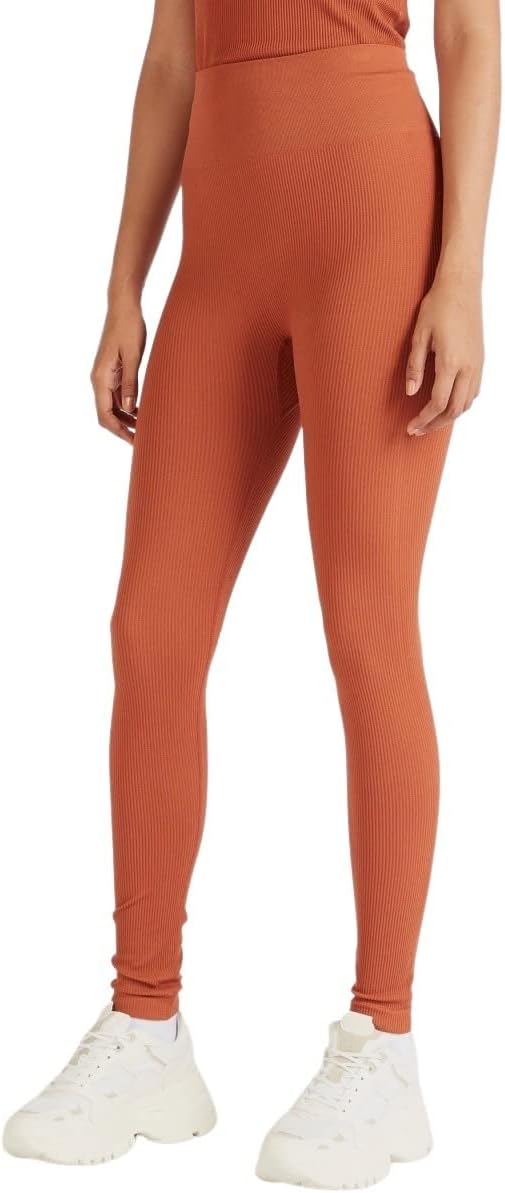 ليجنز سبلاش للنساء يجمع بين الراحة والأناقة للارتداء اليومي أو أثناء التمارين الرياضية. مصنوع من قماش مرن وقابل للتنفس