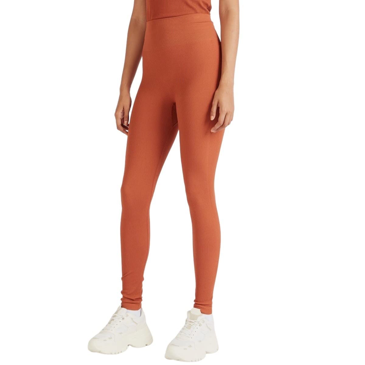 ليجنز سبلاش للنساء يجمع بين الراحة والأناقة للارتداء اليومي أو أثناء التمارين الرياضية. مصنوع من قماش مرن وقابل للتنفس