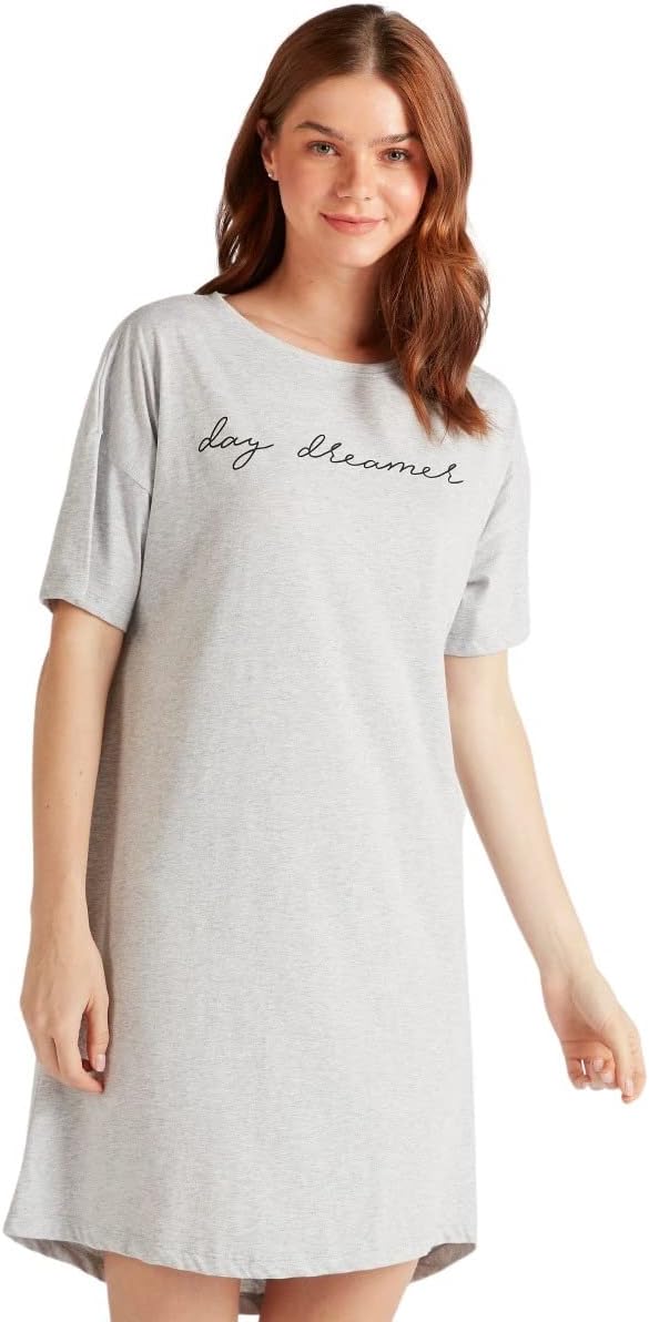 نايت درسات من سبلاش للنساء مصممة لتمنحك راحة واسترخاء طوال الليل. مصنوعة من خامة ناعمة وخفيفة