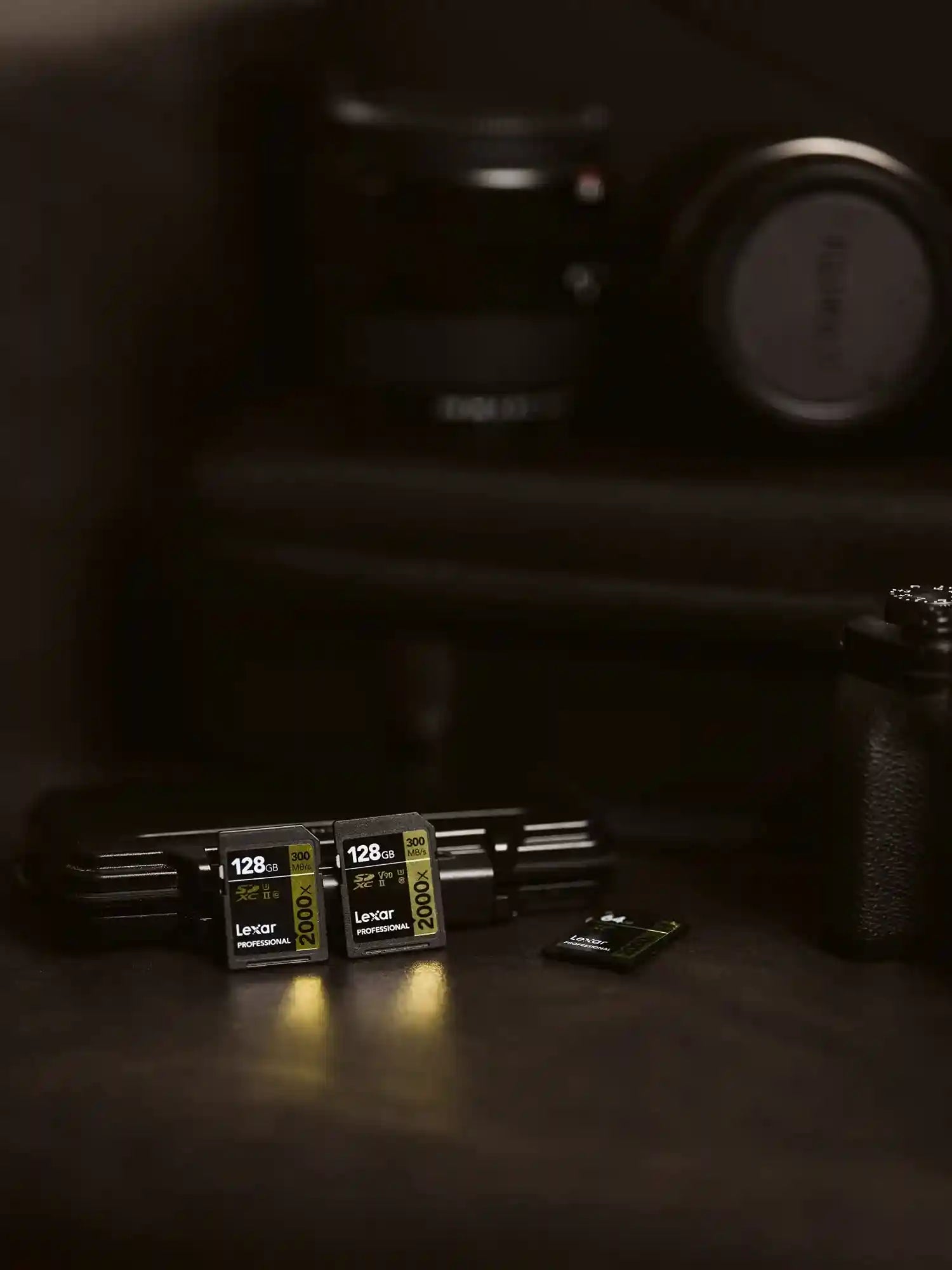 بطاقة الذاكرة ليكسر بروفيشنال بسعة 32 جيجابايت  خياراً مثالياً للمصورين ومصوري الفيديو المحترفين الذين يبحثون عن السرعة والأداء العالي والموثوقية. توفر سرعة قراءة تصل إلى 300 ميجابايت/ثانية وسرعة كتابة تصل إلى 260 ميجابايت/ثانية، 