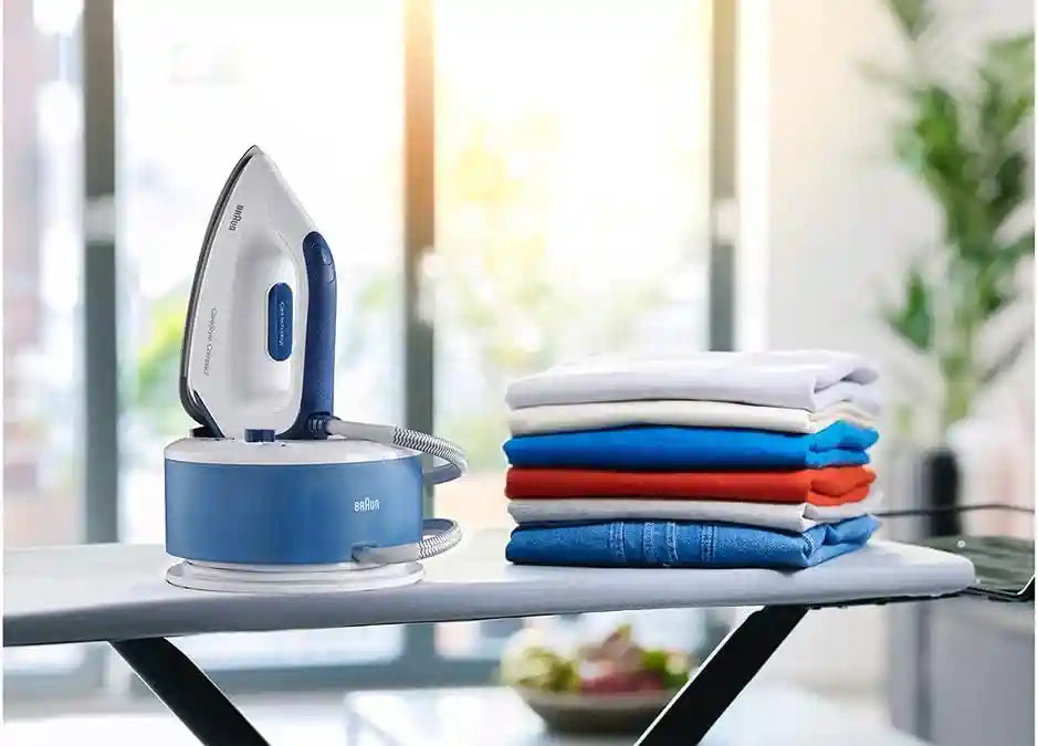 مولد بخار براون IS2143BL مزود بمكواة فري غلايد ثلاثية الأبعاد لتسهيل الكي على جميع أنواع الأقمشة. يتميز بضغط بخار 5.5 بار وخزان ماء كبير بسعة 1.5 لتر لتوفير بخار مستمر وقوي يسرّع عملية الكي.