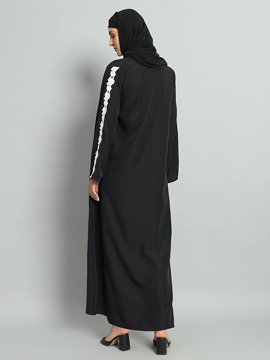 عباية مع حجاب من Styleville.in للنساء هي طقم أنيق ومحتشم مصمم للاستخدام اليومي أو للمناسبات الخاصة. مصنوع من قماش ناعم