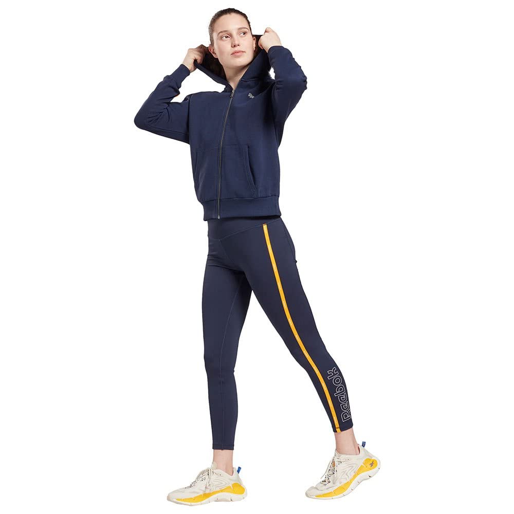 جاكيت من ريبوك للنساء بتصميم يوفر الراحة والدفء والمظهر الرياضي العصري. مصنوعة من خامات عالية الجودة 