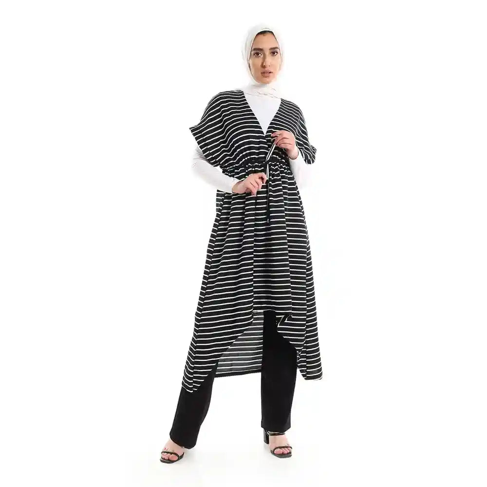 فستان جميلة للنساء مقاس كبير بأكمام قصيرة مخططة مصمم ليناسب الأشكال الممتلئة بشكل مريح.