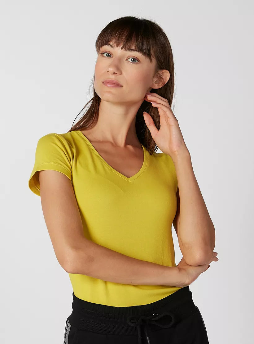 Plain T-shirt with V-neck and Short Sleeves - Safqqa Egypt