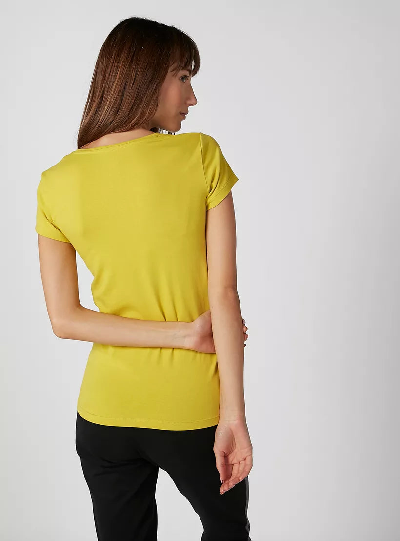 Plain T-shirt with V-neck and Short Sleeves - Safqqa Egypt