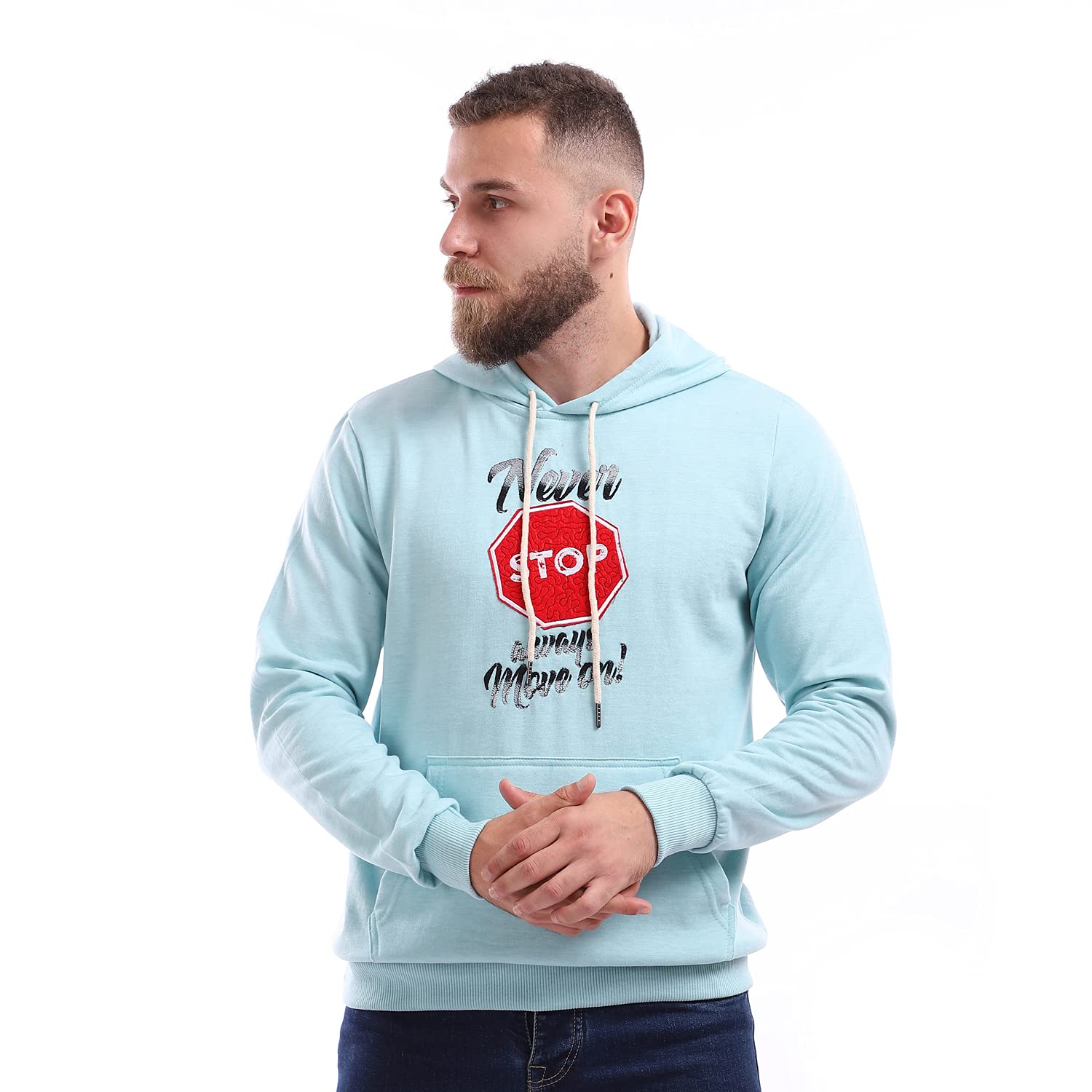 هوديات أندورا للرجال تجمع بين الراحة والدفء والأناقة اليومية. مصنوعة من خامة ناعمة ومتينة لتمنحك إحساسًا مريحًا