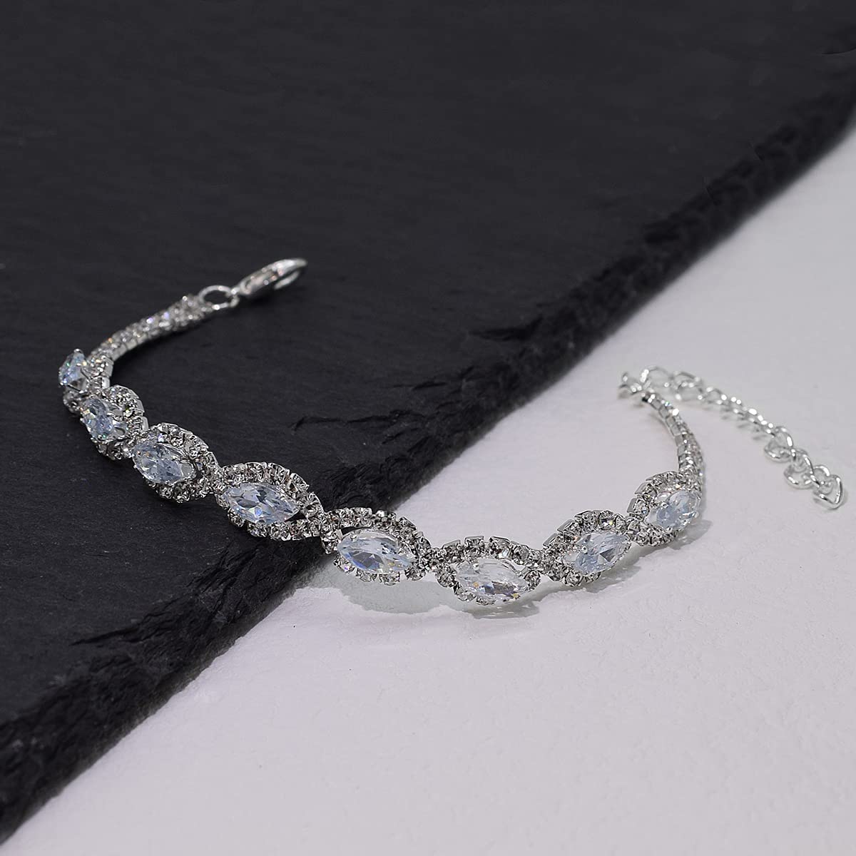 طقم مجوهرات نسائي من واي سول – عقد وأقراط مرصعة بفصوص CZ لليالي السهرة والزفاف