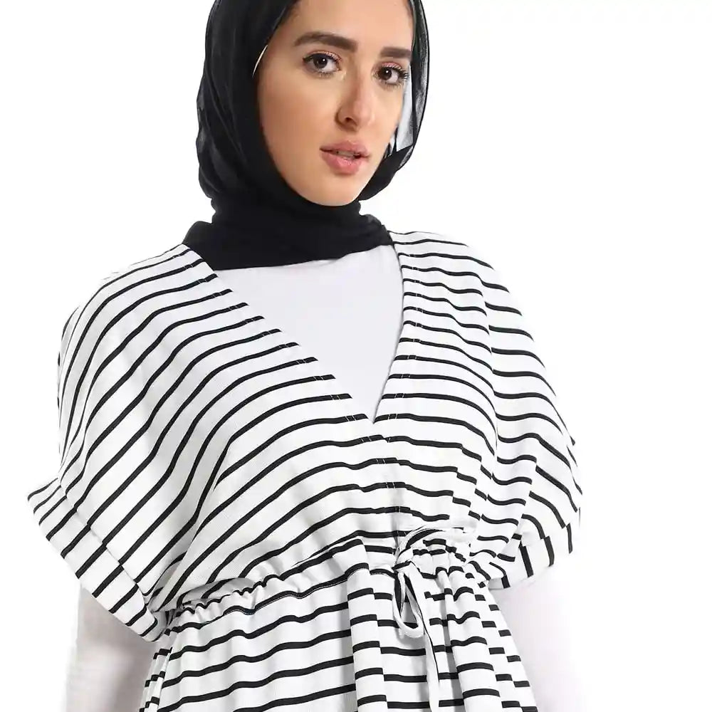 فستان JAMILA النسائي بمقاس كبير بأكمام طويلة أو قصيرة بنمط مخطط بين التصميم العصري والراحة طوال اليوم.