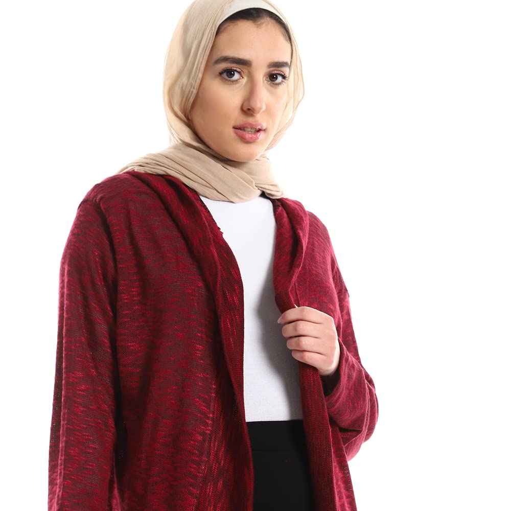 كارديغان JAMILA القصير للنساء يتميز بتصميم أنيق ومريح يضيف لمسة جمال لإطلالاتك اليومية. مصنوع من قماش ناعم وخفيف