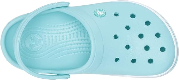 شبشب كروكس للرجال يجمع  بين الراحة والمتانة والأناقة. مصنوع من مادة كروسلايت™ الخفيفة التي توفر راحة فائقة وتوسيدًا مميزًا طوال اليوم