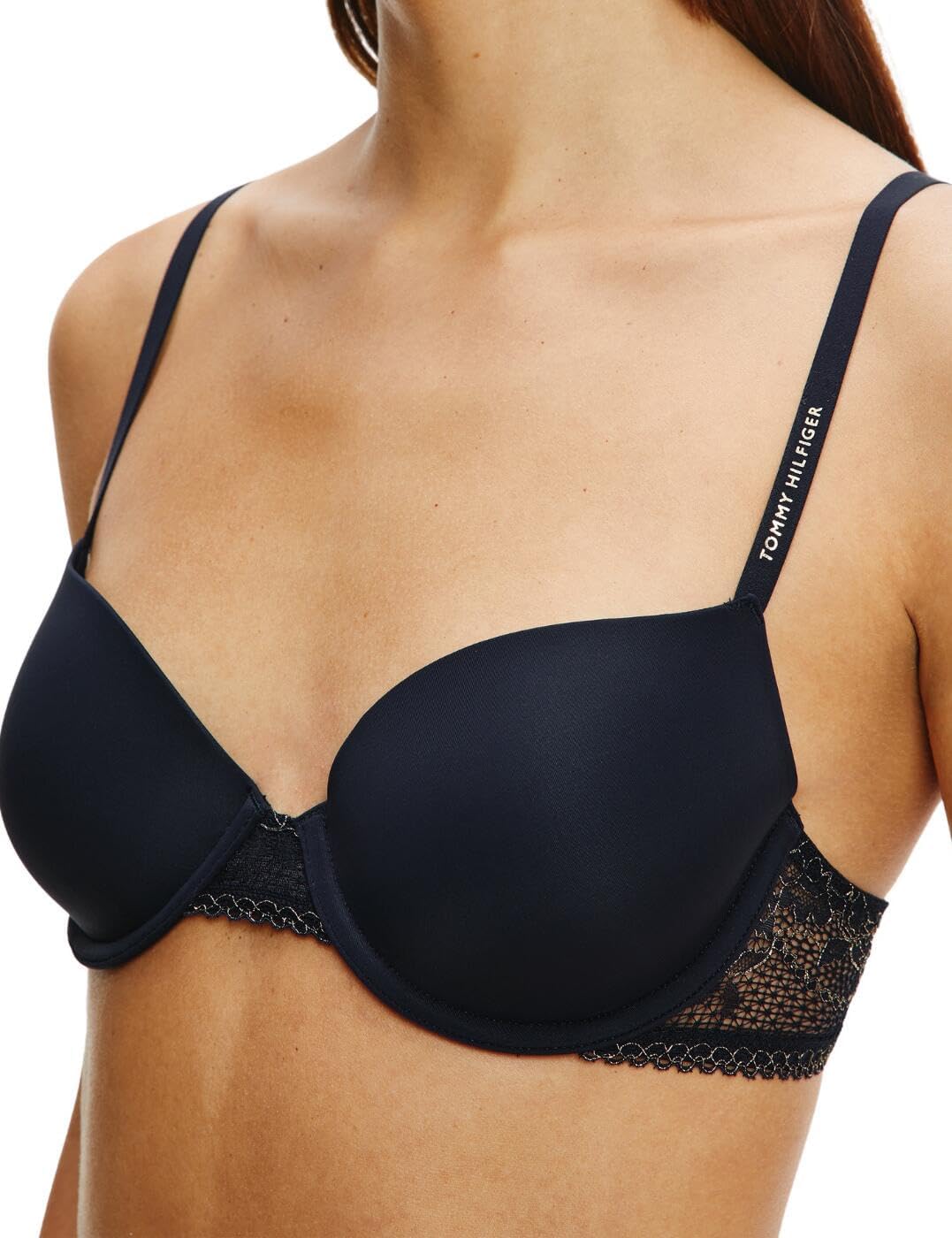 استمتعي بالراحة والأناقة والدعم مع حمالة الصدر من تومي هيلفيغر. مصنوعة من خامات ناعمة وعالية الجودة لتوفير راحة طوال اليوم 