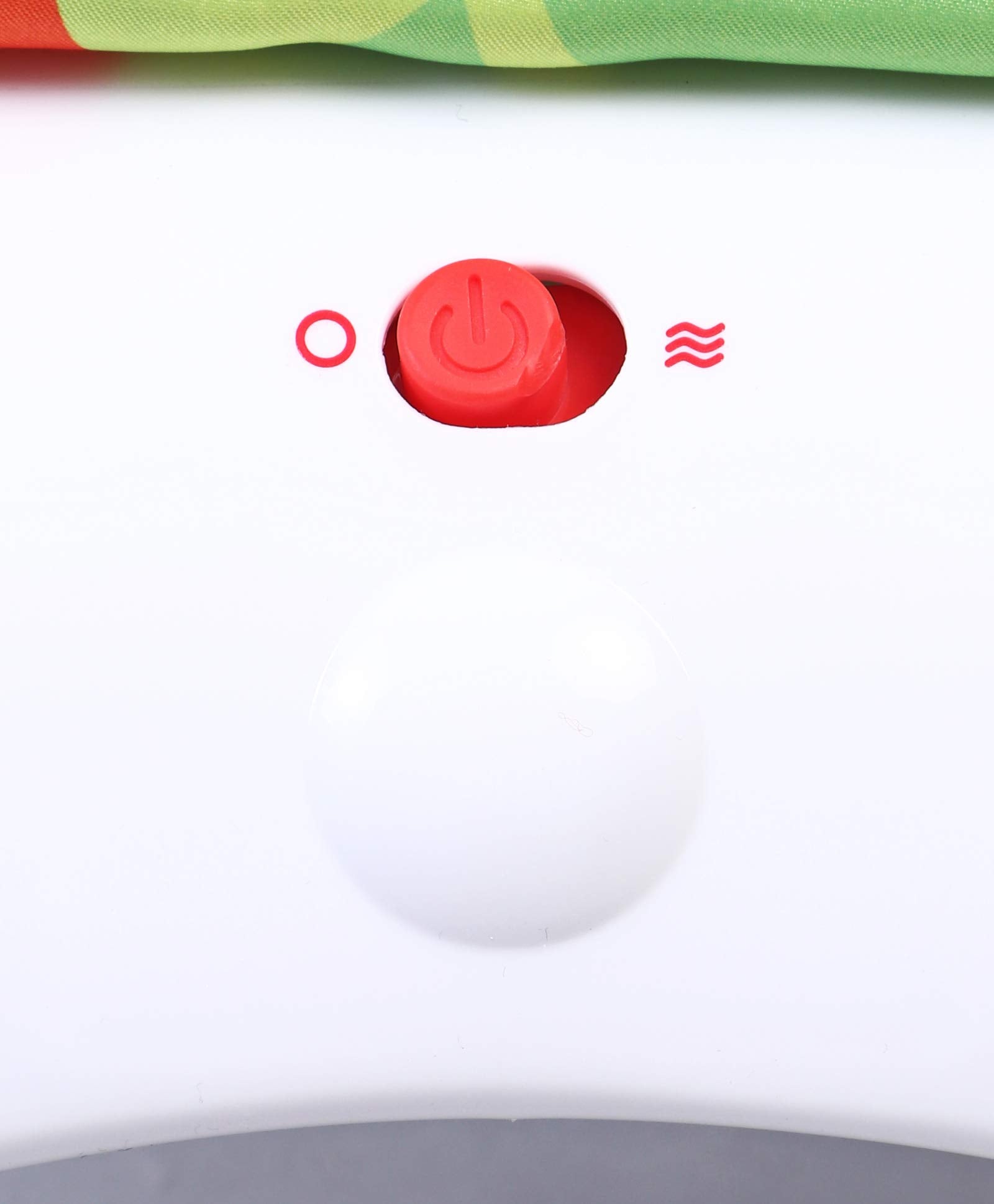 كرسي هزاز وموسيقي للأطفال من Zest 4 Toyz – بطبعة الفراشات، مزود بألعاب معلقة، مناسب من 0 إلى 24 شهرًا، يتحمل حتى 15 كجم