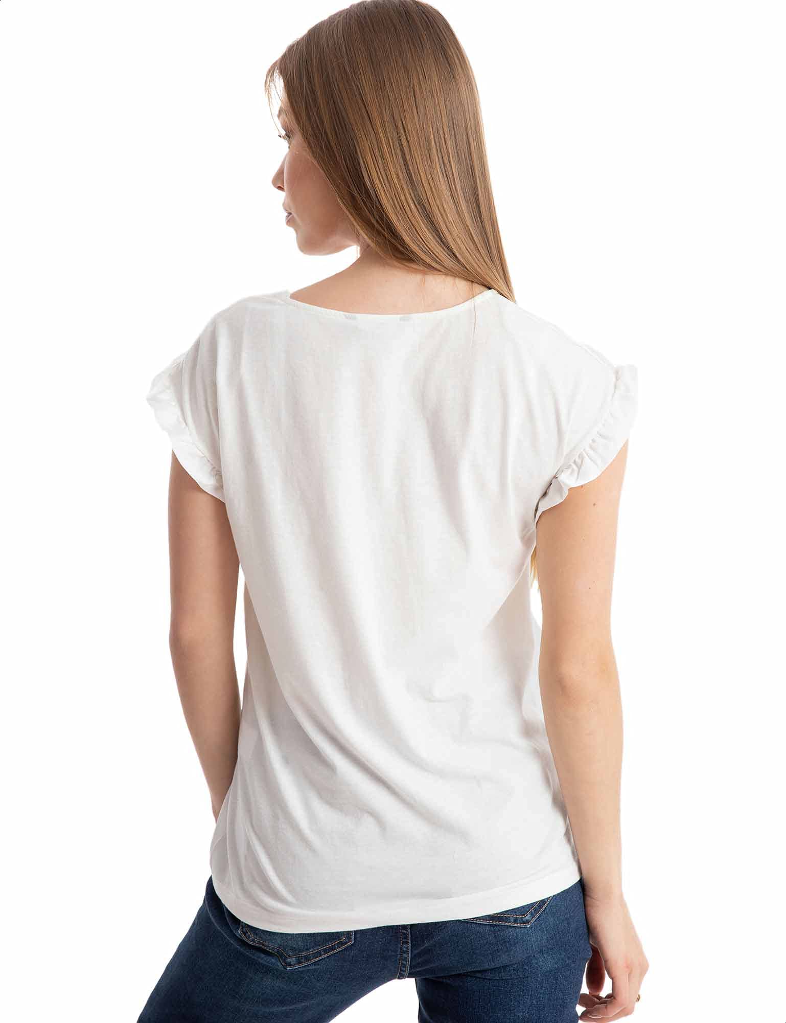 تيشيرت Dalydress للنساء بتفاصيل حروف لامعة على الأمام قطعة أنيقة وعصرية للاستخدام اليومي