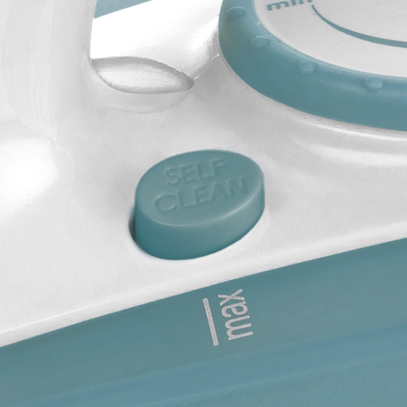 مكواة بخار بلاك + ديكر 1750 واط مع بخار عمودي (X1600-B5) – أخضر وأبيض يمكن استخدامها بشكل أفقي أو عمودي، مما يجعلها مثالية لكي الملابس المعلقة والستائر بسهولة