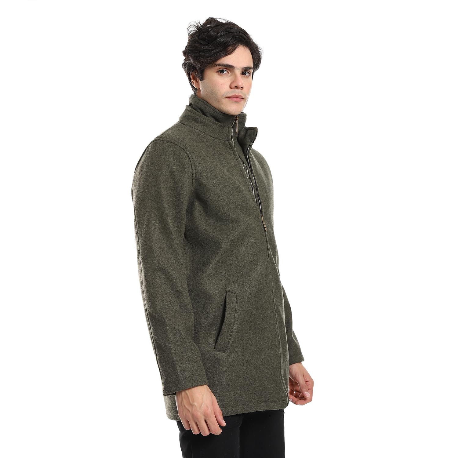 جاكيتات أندورا للرجال تجمع بين الأسلوب العصري والراحة العملية