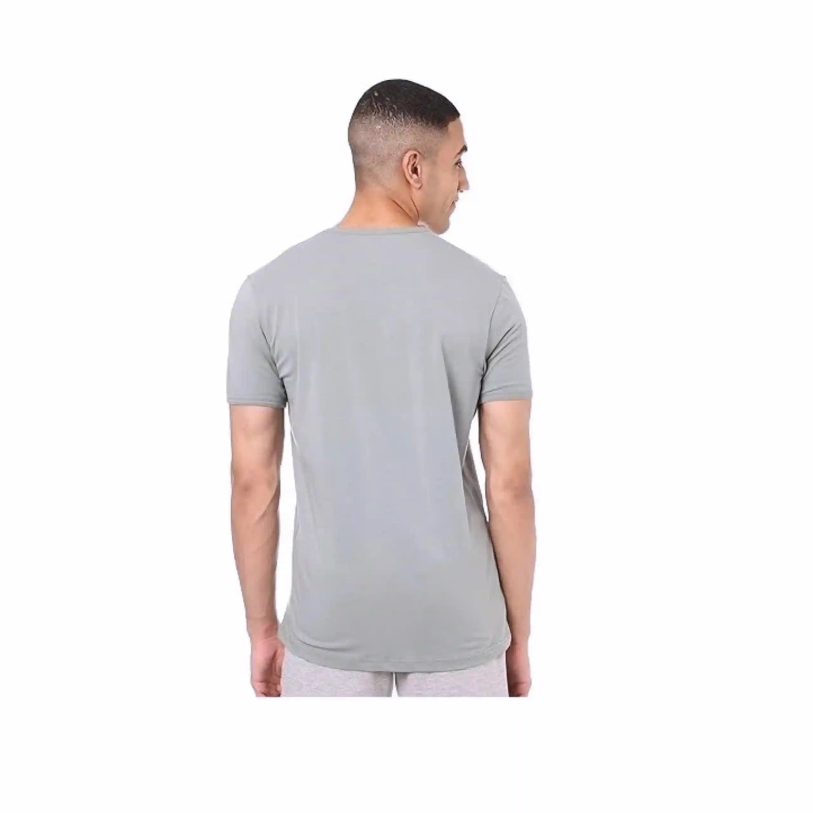 مجموعة هيرو بيسيك للرجال – 4 تيشيرت + بوكسر مجاني (5 قطع)