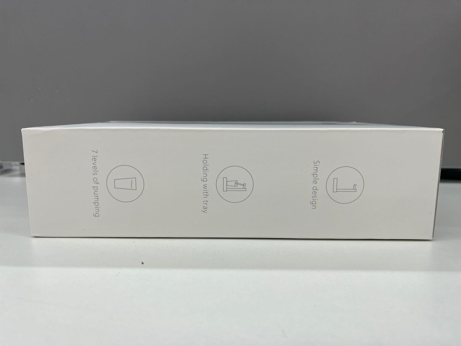 موزع المياه المكتبي من AUAUY هو حل ذكي ومريح لتعبئة المياه بسهولة من عبوات 5 جالون والعبوات العالمية. يتميز بـ 6 مستويات لتدفق المياه تتيح لك التحكم في كمية المياه بضغطة زر واحدة. يعمل بتقنية الشحن عبر منفذ USB - بدون الوصلة