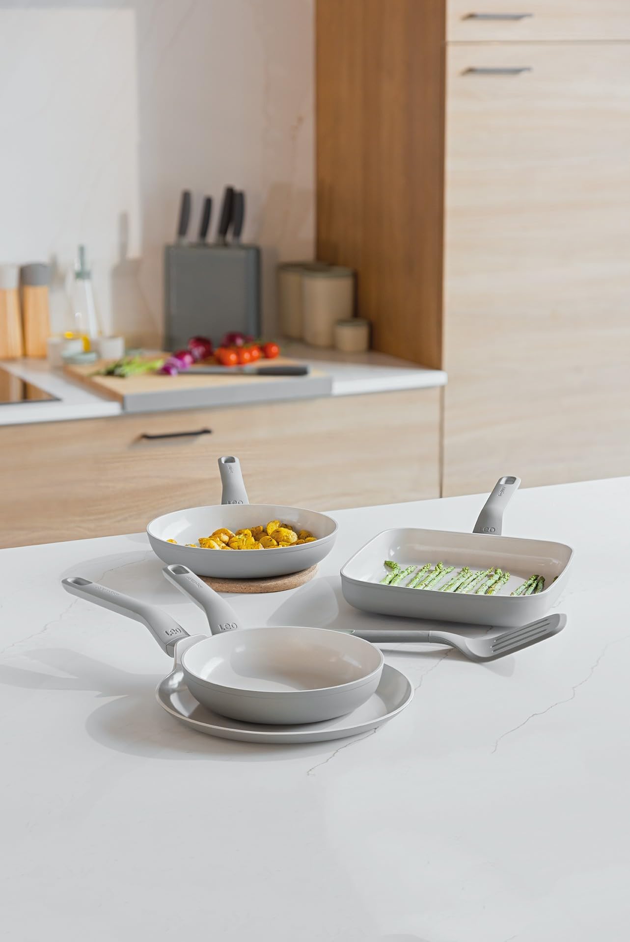 طقم أواني طبخ من بيرجوف مقاوم للالتصاق بمقبض بارد