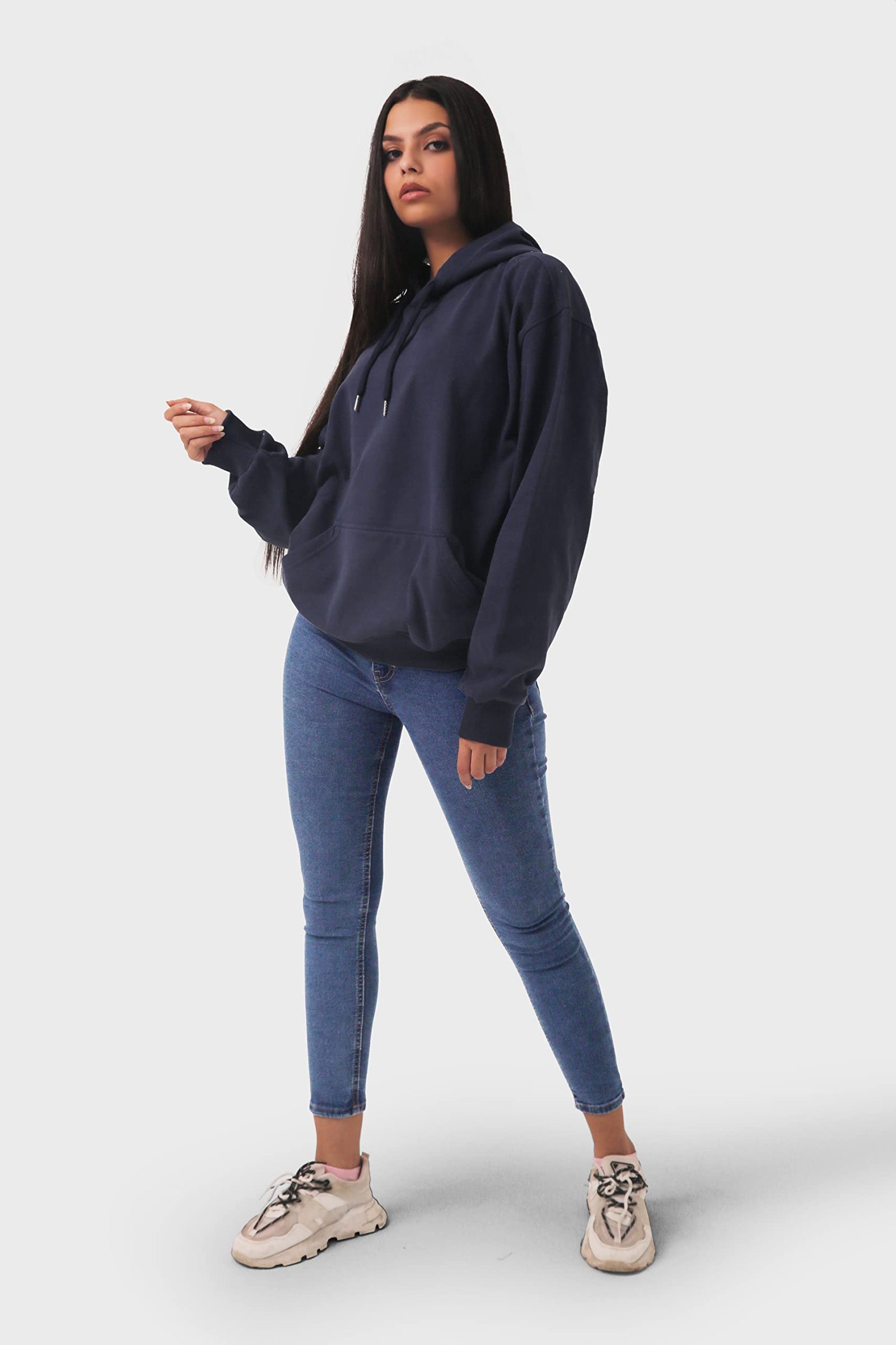 سويتشيرت واسع للجنسين من ZE بقبعة