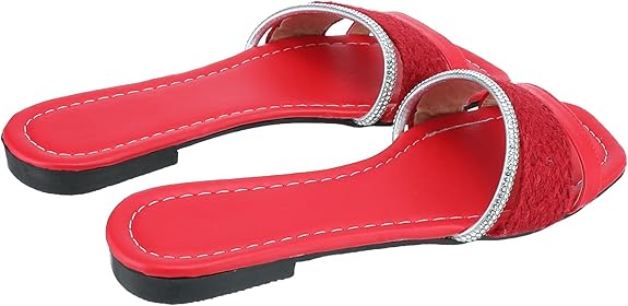 حذاء SOUL 2 SOLE المسطح للنساء. تم تصميم هذا الحذاء للاستخدام اليومي، حيث يوفر شعورًا ناعمًا ومريحًا، مما يجعله مثاليًا للمنزل أو الخروجات اليومية أو المهمات الخفيفة. 