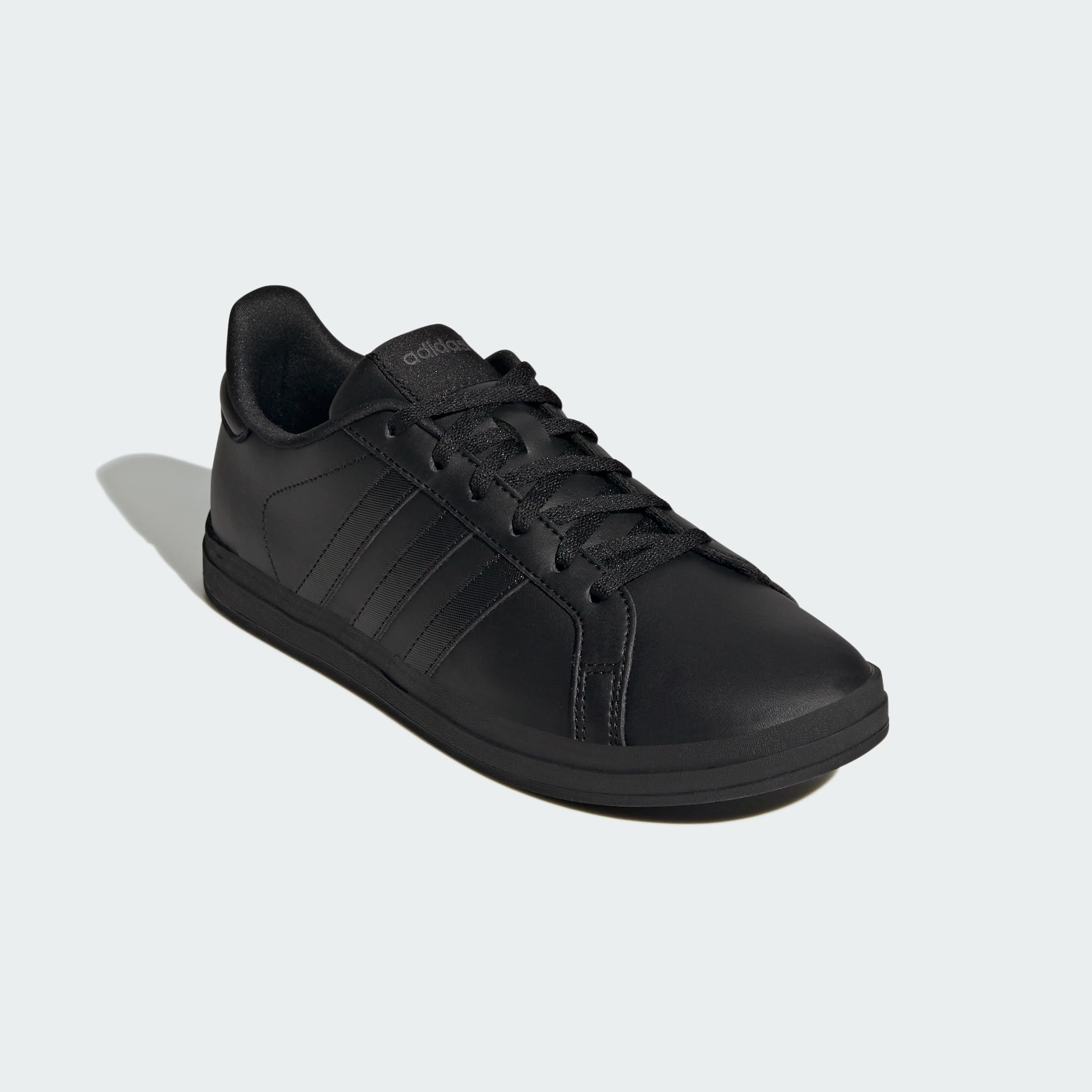 حذاء Adidas للرجال والنساء – لون أسود تصميم موحد مناسب للرجال والنساء تصميم مريح ومتين
