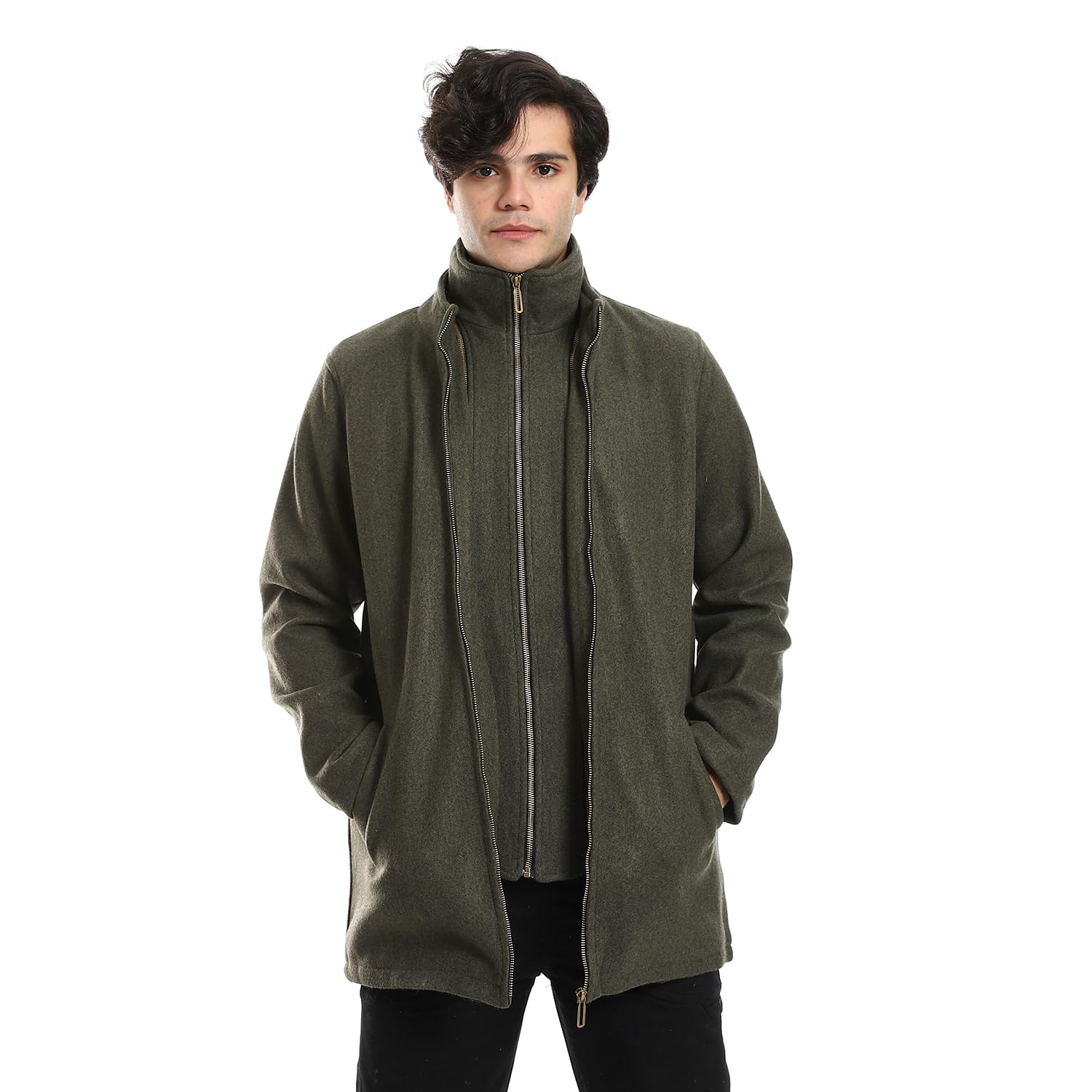 جاكيتات أندورا للرجال تجمع بين الأسلوب العصري والراحة العملية