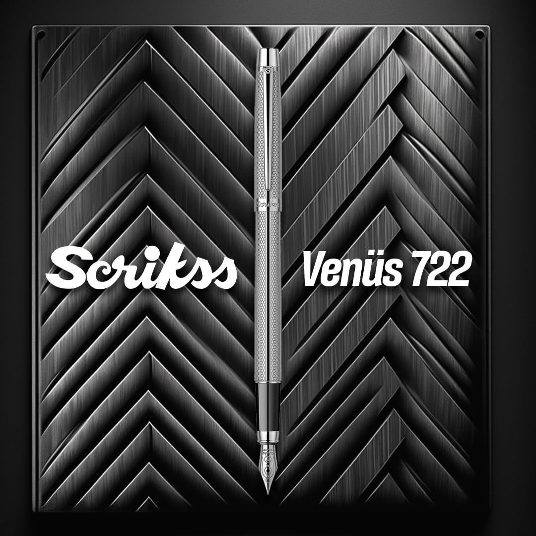 طقم أقلام سريكس إيليغانس فينوس 722 بلون الكروم مزيجاً رائعاً من الأناقة والأداء العالي. يتميز بتصميم معدني لامع من الكروم يمنحه مظهراً راقياً ومتيناً. يحتوي الطقم على قلم حبر فاخر برأس من الفولاذ المقاوم للصدأ لكتابة سلسة