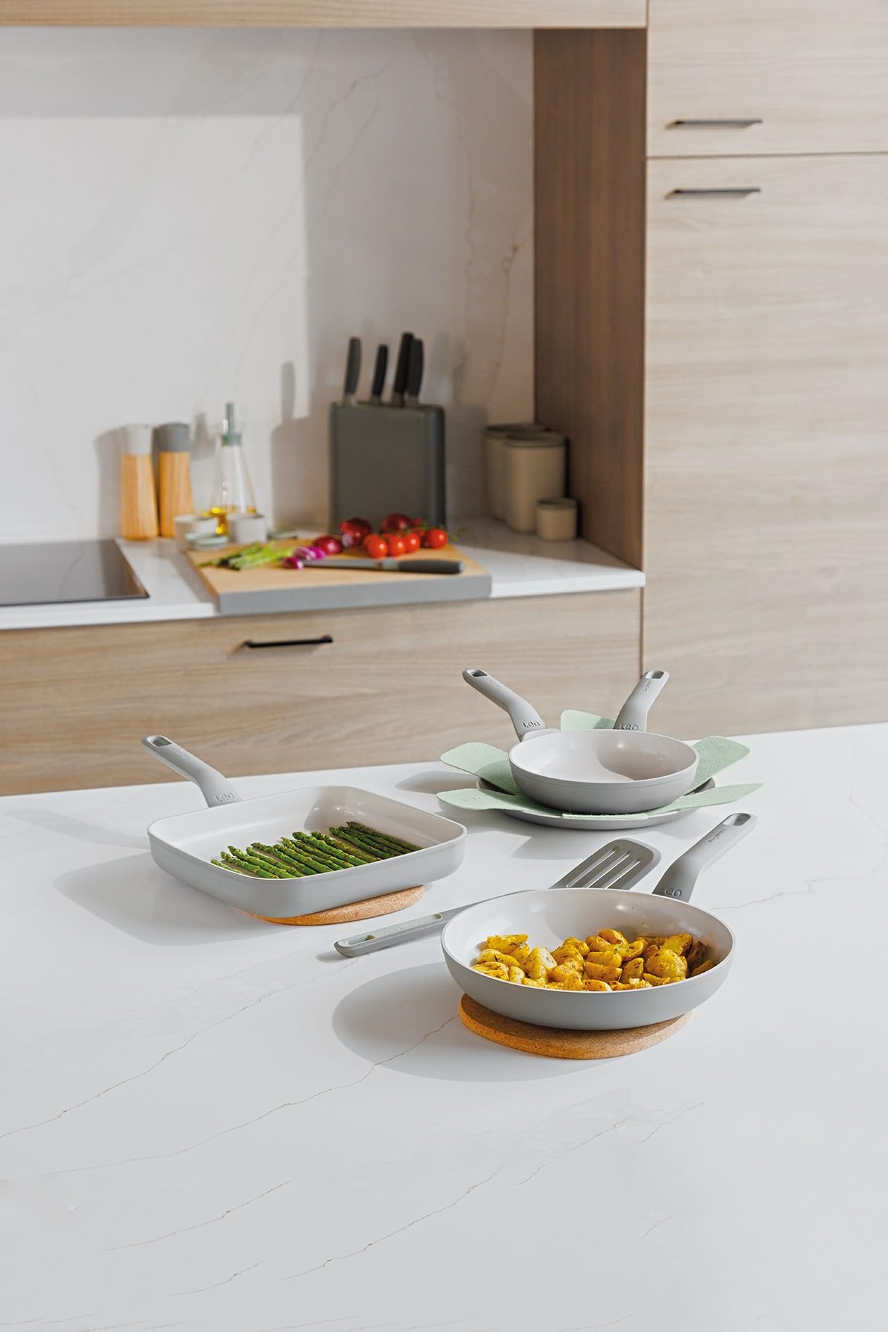 طقم أواني طبخ من بيرجوف مقاوم للالتصاق بمقبض بارد