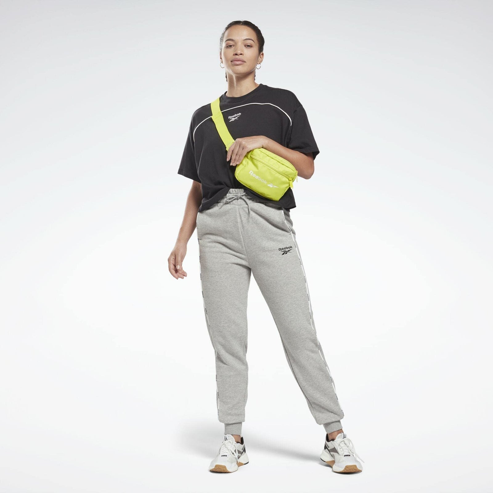 لباس خارجي للسيدات من ريبوك DM688