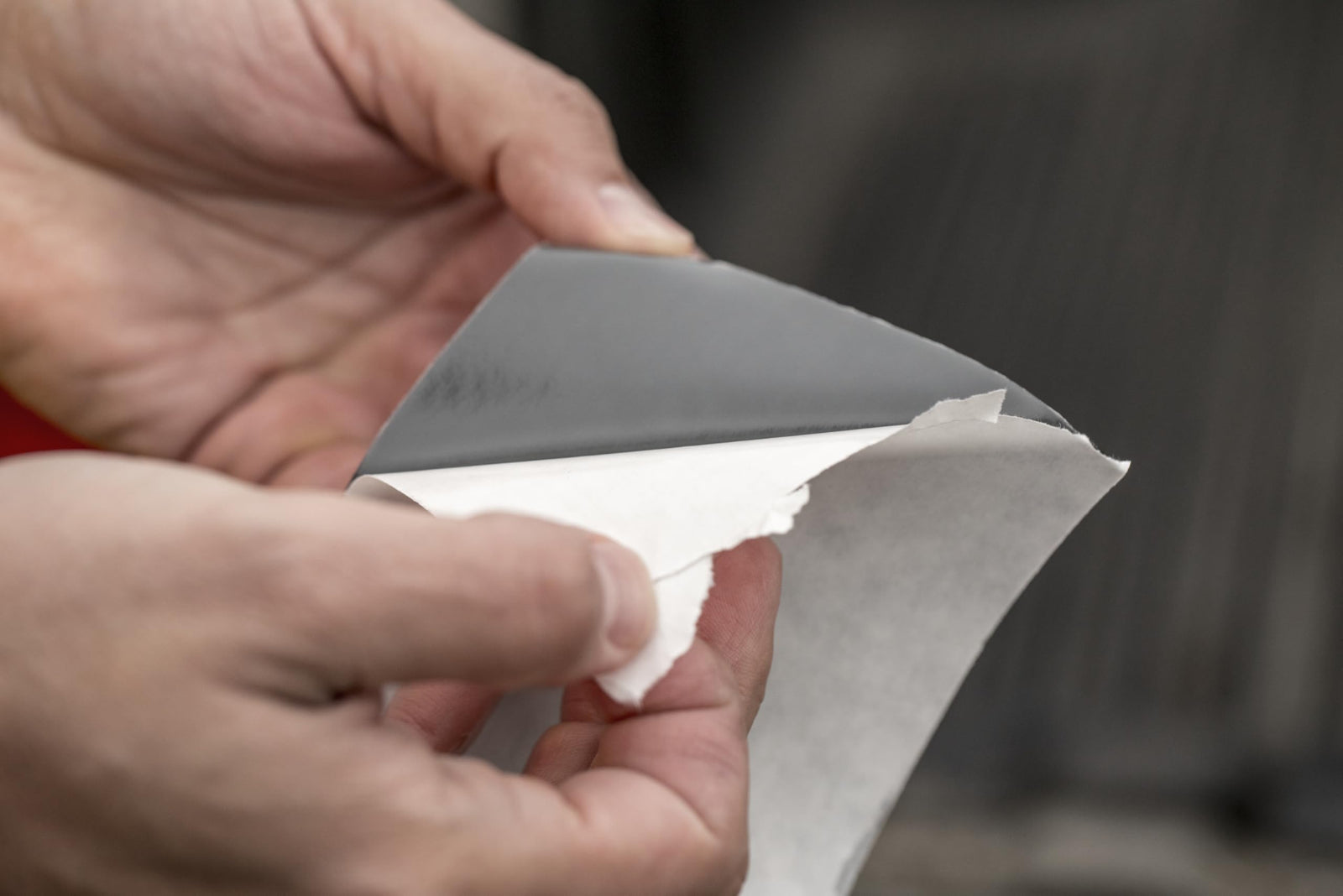 شريط T-REX المقاوم للماء والثقيل متعدد الاستخدامات لحل مشاكل التسريب والإصلاح على الأسطح الرطبة أو الخشنة أو المتسخة. يمكن استخدامه تحت الماء لتوفير ختم قوي ودائم ضد التسرب للأنابيب، الخراطيم، الأسطح،