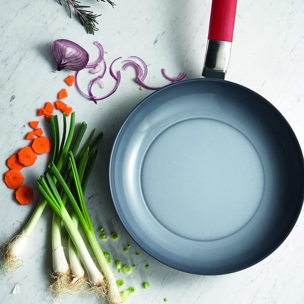 مقلاة مونيـتا ماكسيما مقاس 20 سم باللون الأزرق هي أداة مطبخ أنيقة ومتينة مصممة للاستخدام اليومي. تتميز بطبقة مانعة للالتصاق عالية الجودة تسهّل عملية الطهي والتنظيف،