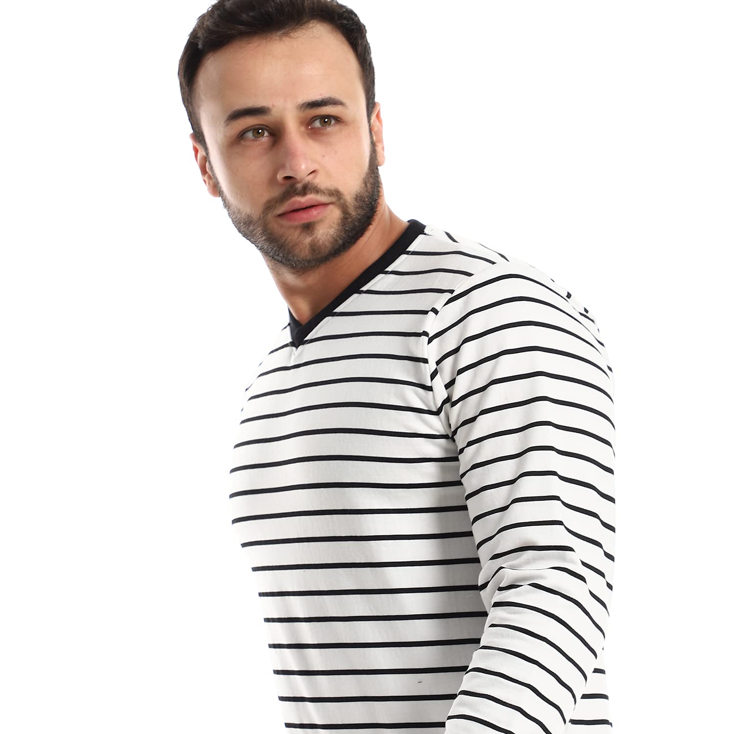 سويت شيرت رجالي من أندورا مصمم لتوفير الراحة والمظهر العصري الكاجوال. مصنوع من خامات ناعمة