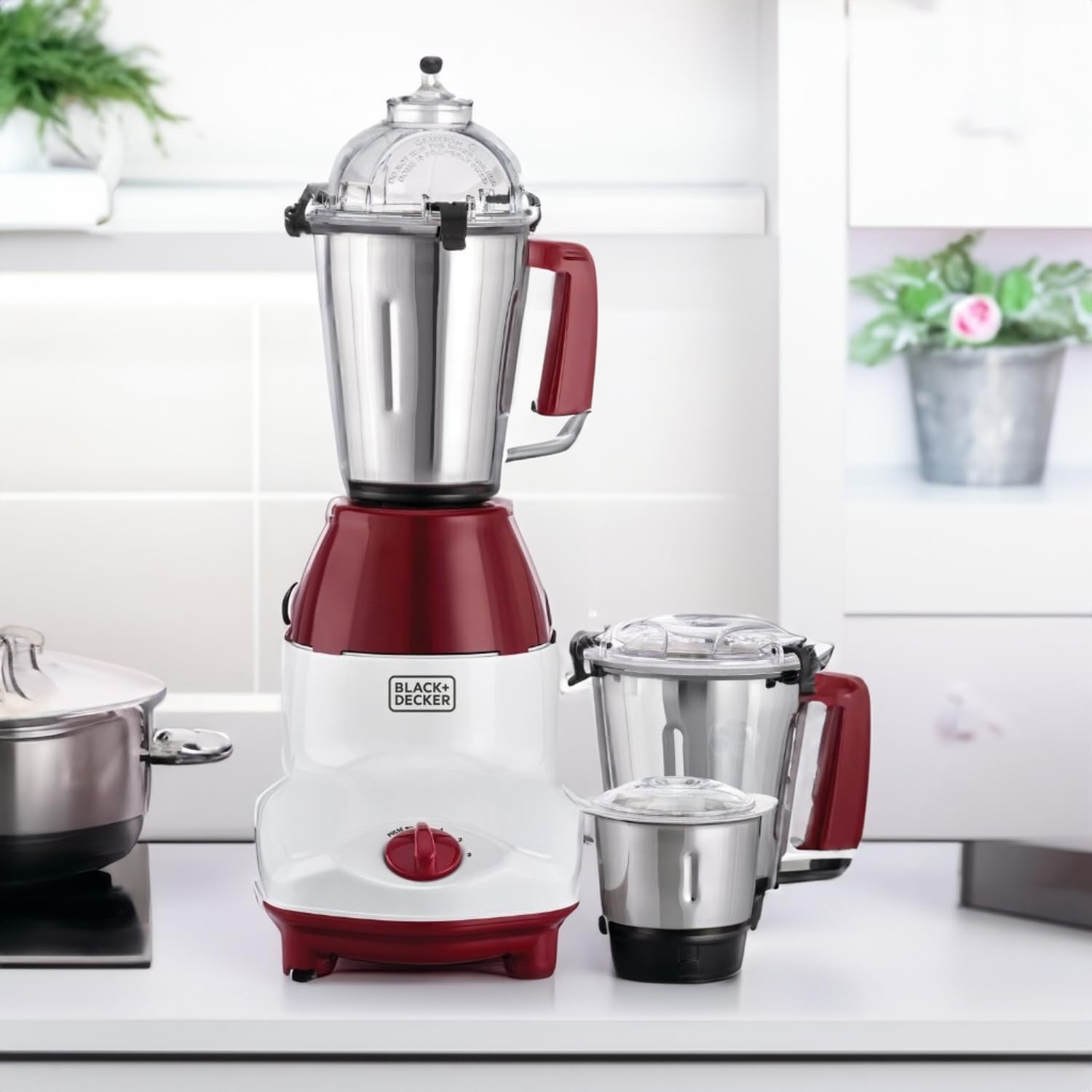 خلاط ومطحنة 3 في 1 من بلاك آند ديكر موديل-بها خدش صغير MG750-B5 بقدرة 750 وات مع 3 أوعية للخلط والطحن