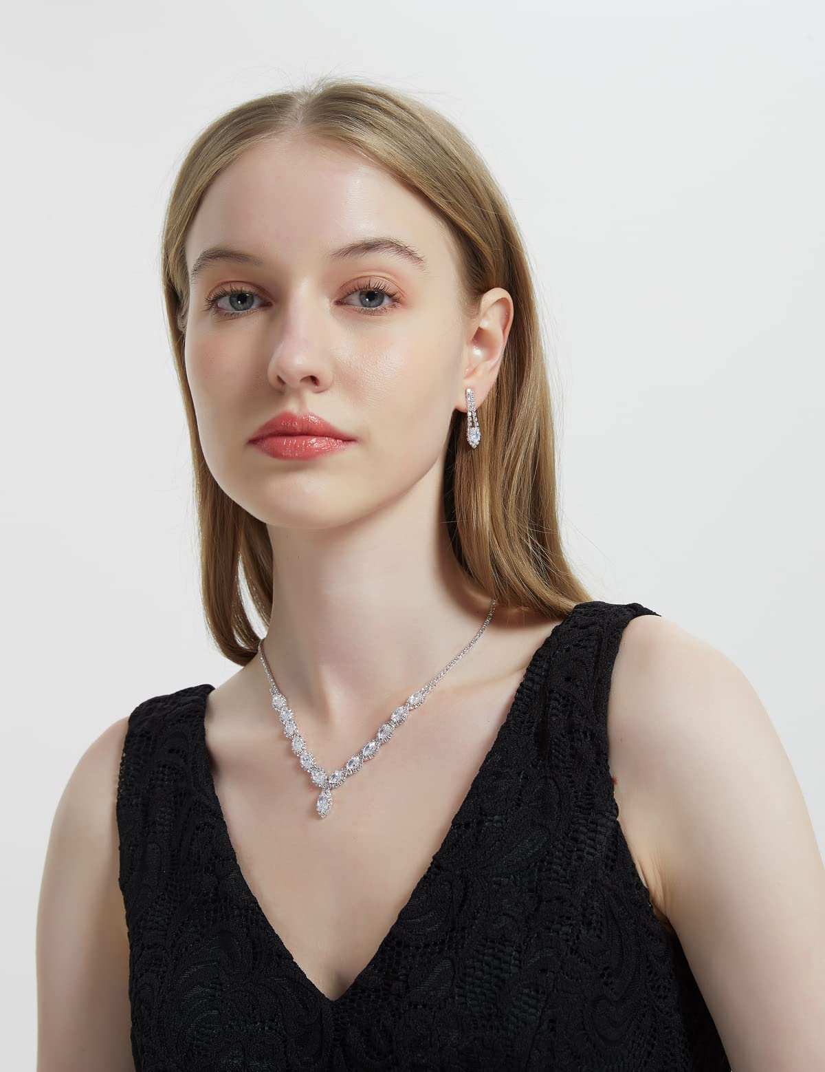 طقم مجوهرات نسائي من واي سول – عقد وأقراط مرصعة بفصوص CZ لليالي السهرة والزفاف