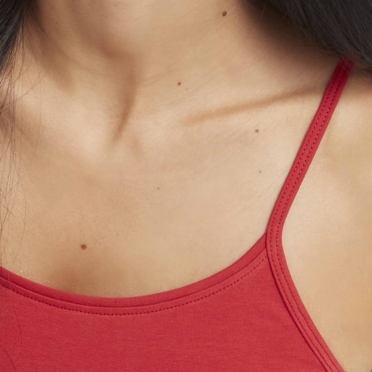 بلوزة نسائية بحمالات رفيعة من سبلاش