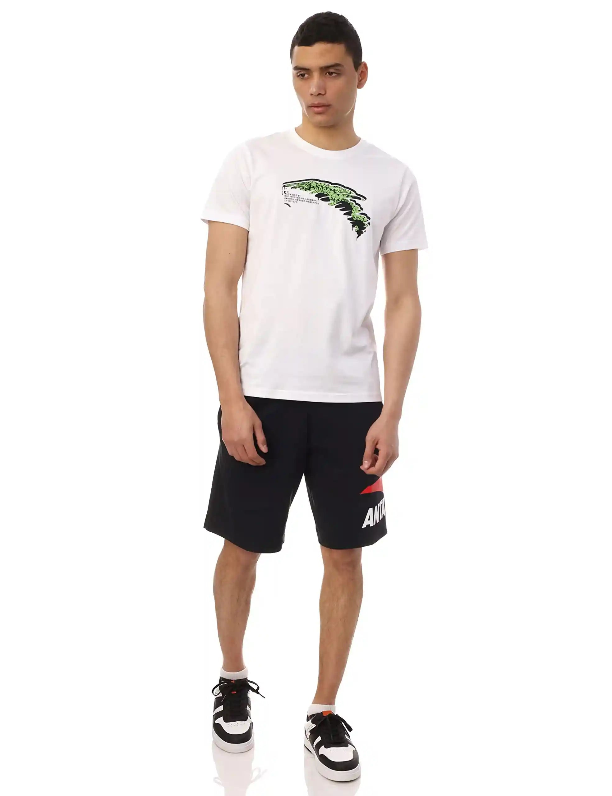 تمتع بالراحة والأناقة مع تيشيرتات Anta للرجال. مصنوعة من قماش ناعم وقابل للتنفس، توفر هذه التيشيرتات راحة طوال اليوم مع مظهر أنيق.