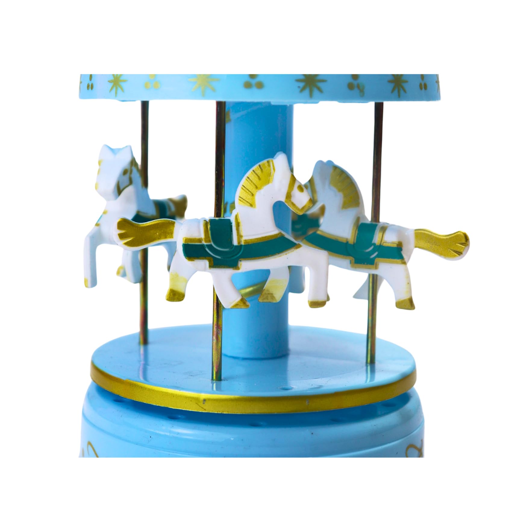 طقم هدية “ولكم بيبي” بشكل حصان مع صوت للأولاد – باللون الأزرق الفاتح. يتميز هذا الطقم اللطيف بلعبة على شكل حصان تصدر أصواتًا جميلة تُسلي الطفل وتمنحه الهدوء